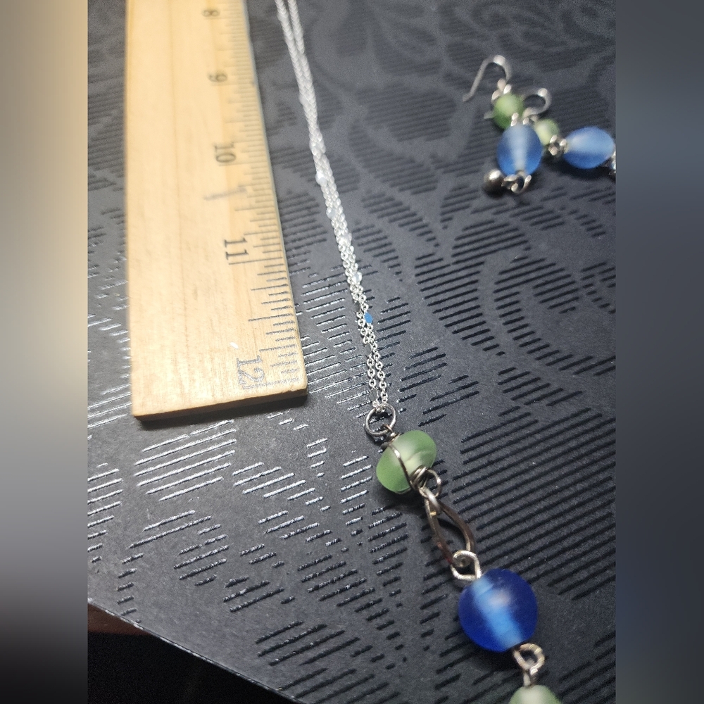 Chic Silver Necklace with Blue and Green Beads